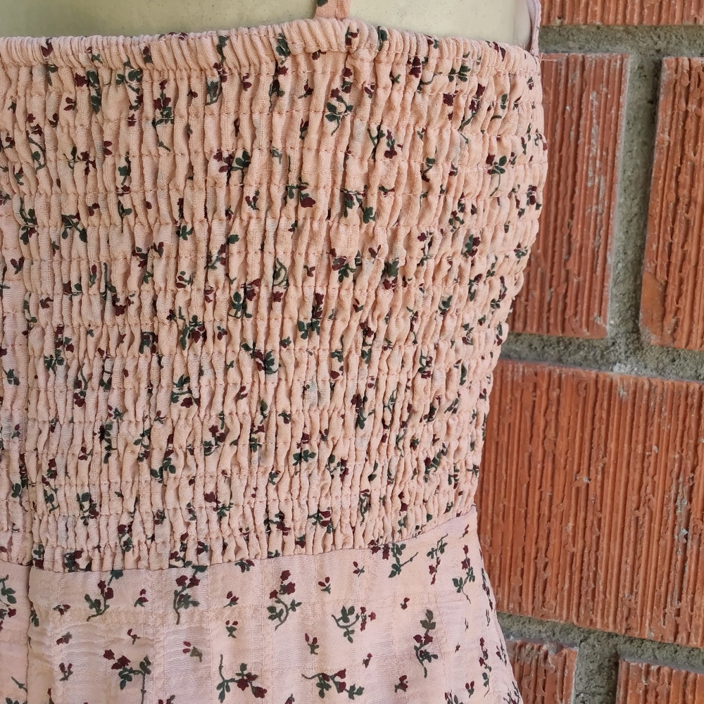 Lulu's Super cute Peach Floral Peek-A-Boo summer Dress - Picture 4 of 6